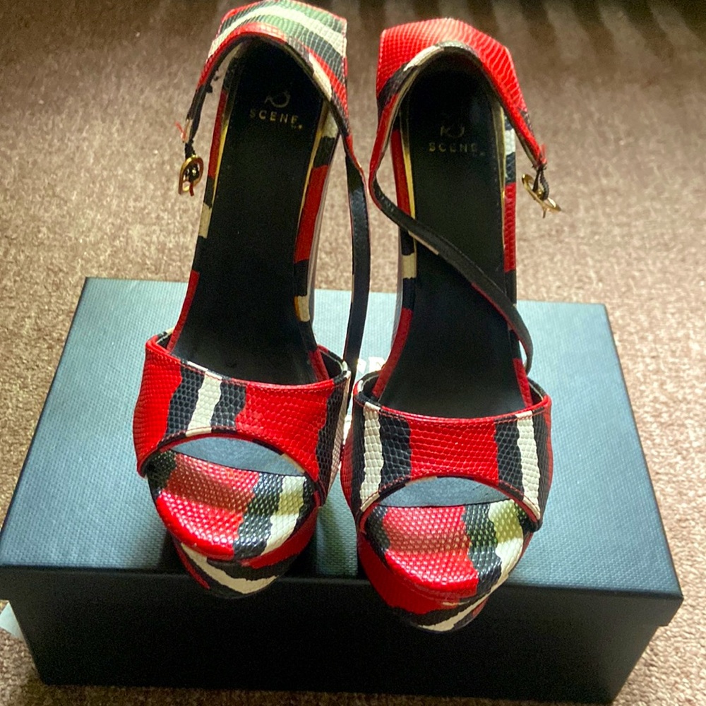 Women’s Scene wedged heel shoe